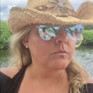 Meet your Posher, Tara